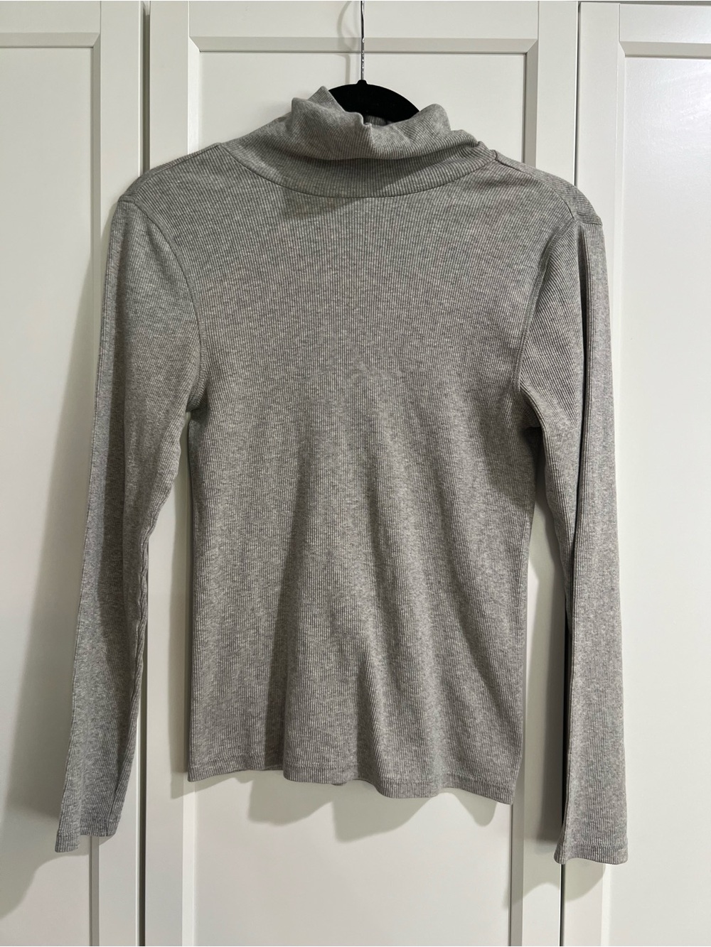 Quince Light Gray Women's Ribbed Turtleneck Top